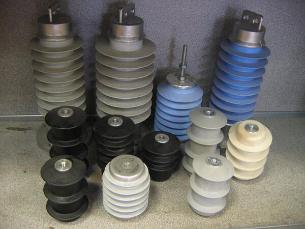 Various types of surge arresters.